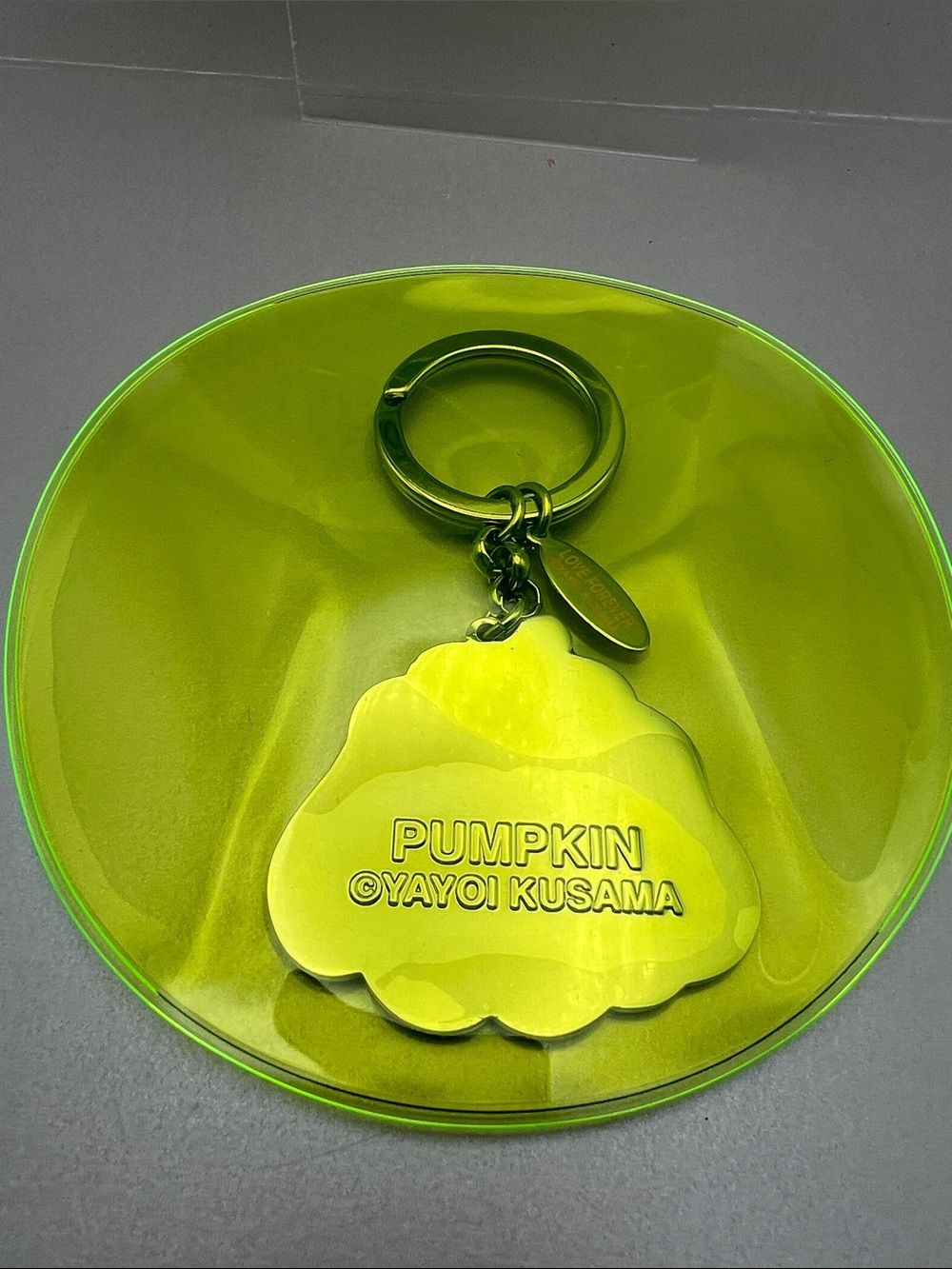 Yayoi Kusama Pumpkin Key Ring Yellow Black Japan Museum NEW SEALED - Picture 4 of 14